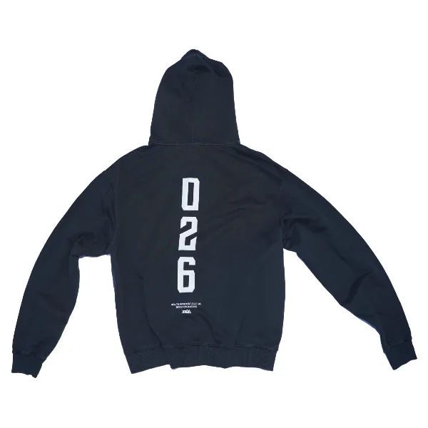 Vintage Hoodie ZERO26 noir, vu de dos avec le grand 026 imprimé